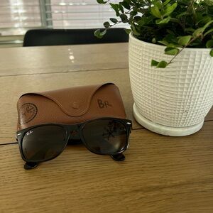 ray-ban new wayfarer tortoise — used